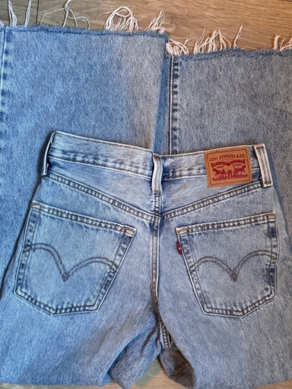 Levi's Light Blue Stonewash Denim Shorts with Water<less> Tag - Picture 2 of 8